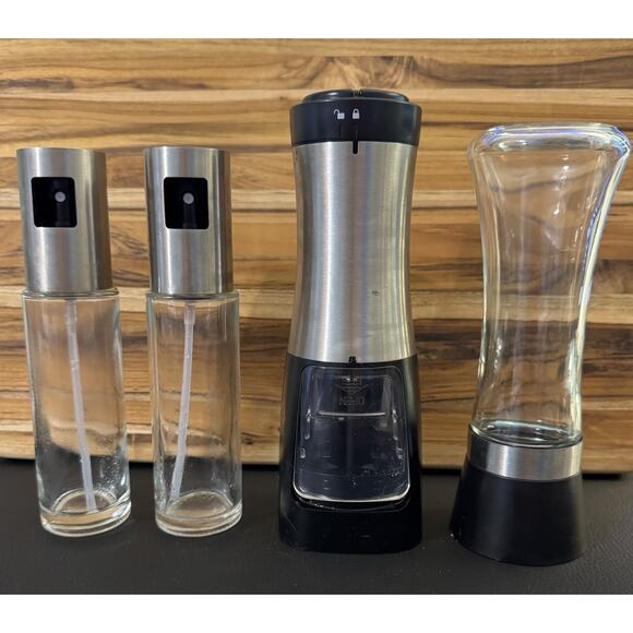 4 Piece Kitchen Set, Oil Sprayers, Electric Salt & Pepper Dispenser, Pepper - Picture 1 of 8